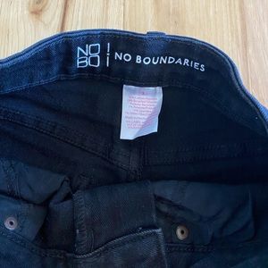 No boundaries black short shorts.